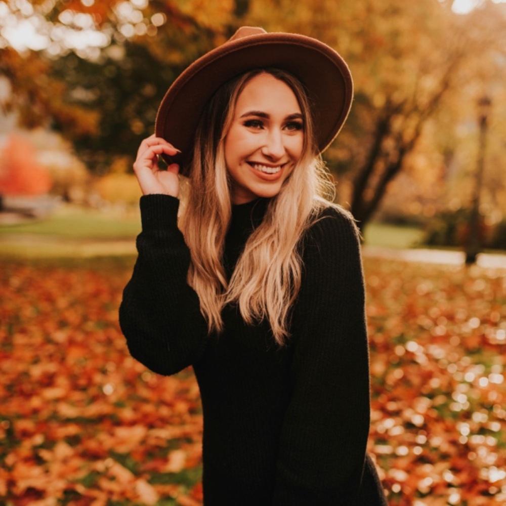 Meet your Posher, Vita